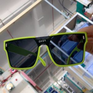 Men's And Women's One-Piece Sunglasses